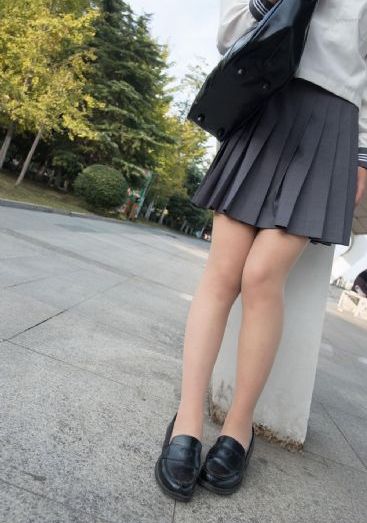 国产潜入厕所偷拍_国产剧手机在线看