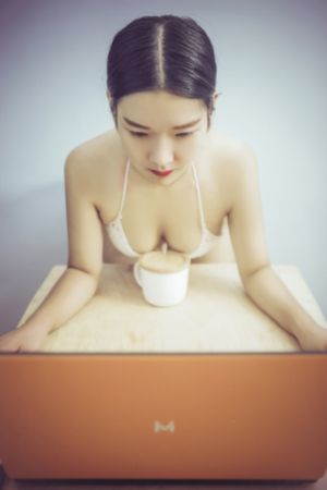 成人韩国2018的视频_高清在线观看电视